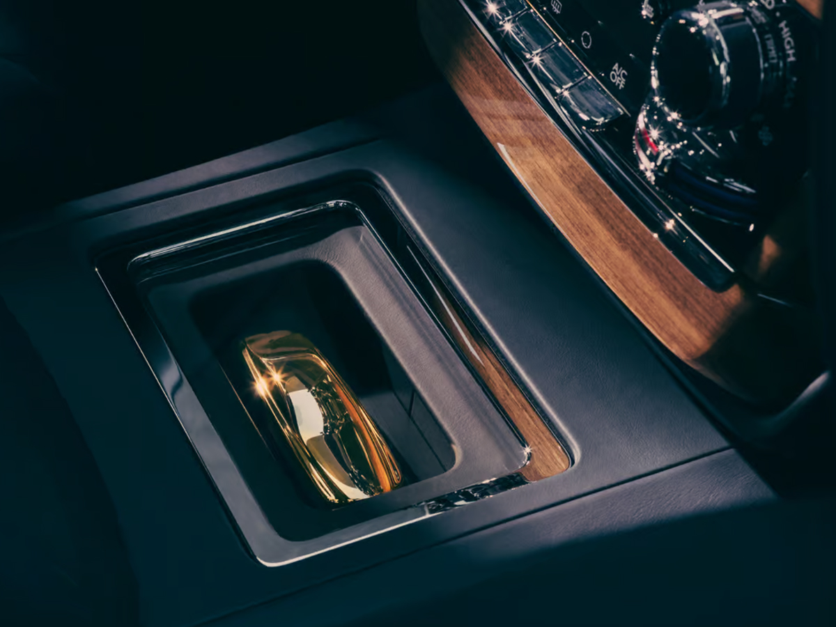 Rolls Royce Phantom Goldfinger Car As A Sign To James Bond Movie6