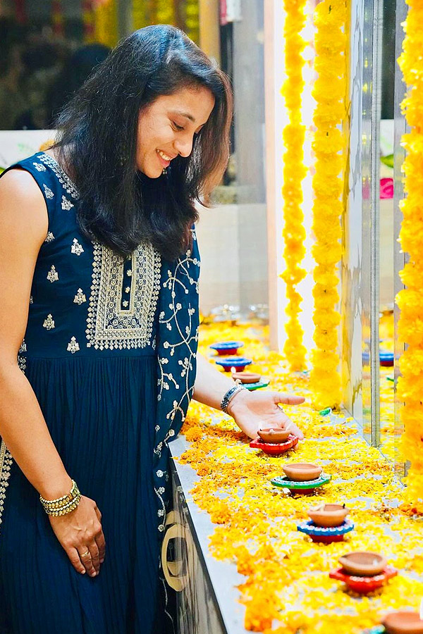 Smriti Mandhana And Shreyanka Patil Attire In Diwali Festival Celebrations Photos8