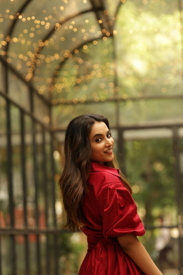 Actress Priyanka Arul Mohan Stunning Stills In Red Dress Photos Viral7