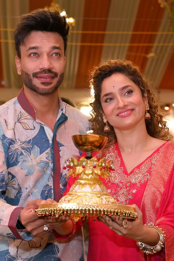 Actress Ankita Lokhande Perform Traditional Pooja With Husband Photos Viral13