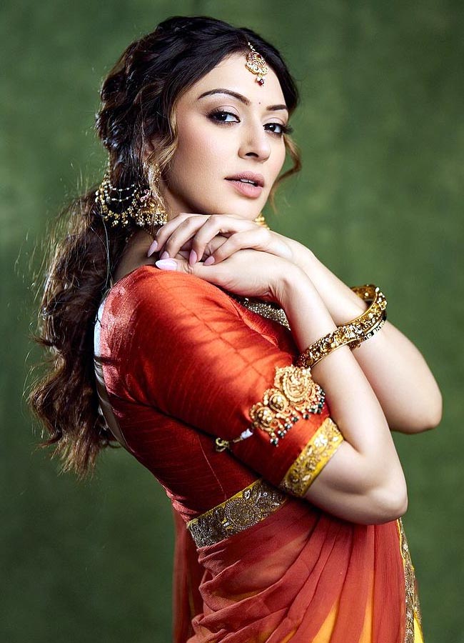 Actress Hansika Motwani heroine shining like a bride9