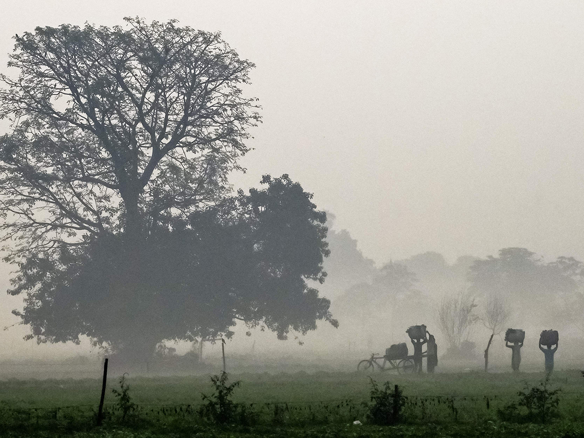 Air pollution amid heavy smoggy in New Delhi23