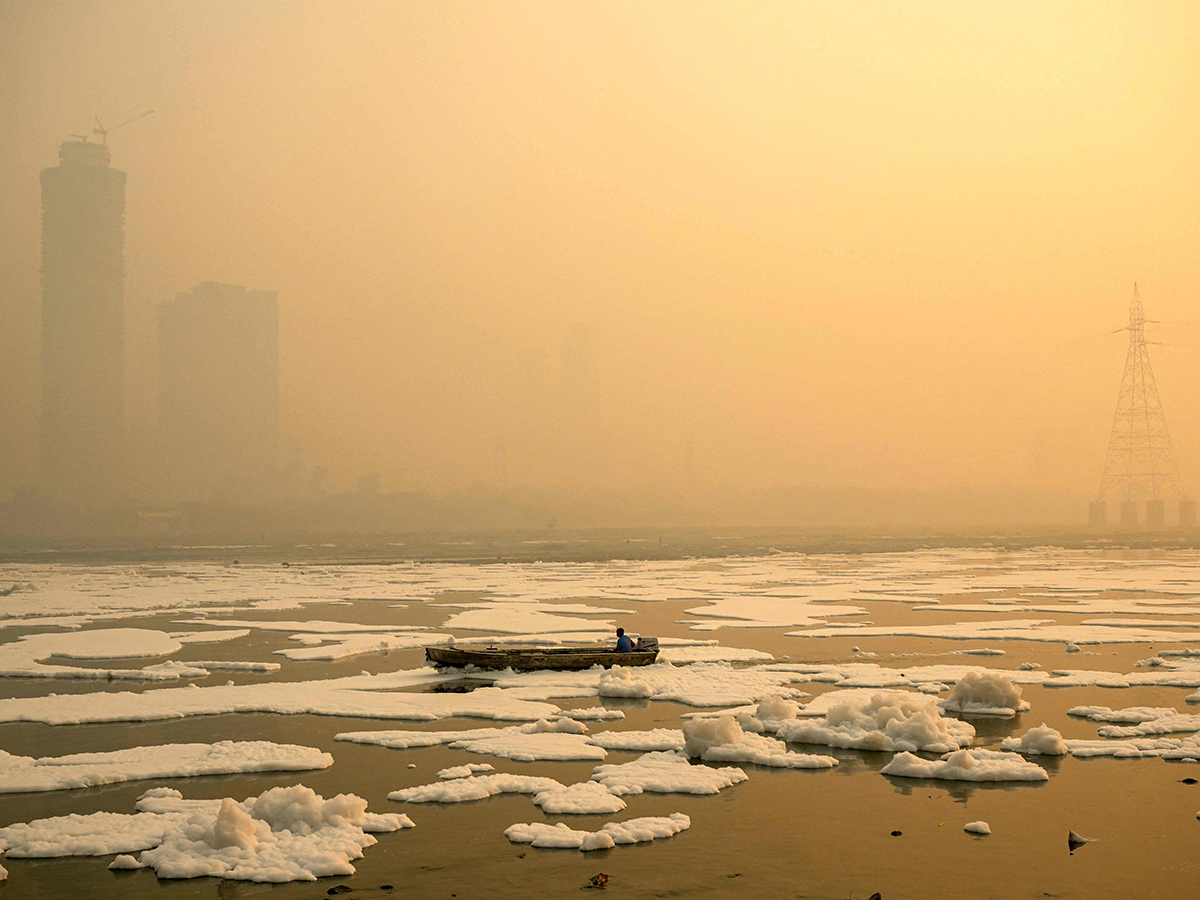 Air pollution amid heavy smoggy in New Delhi28