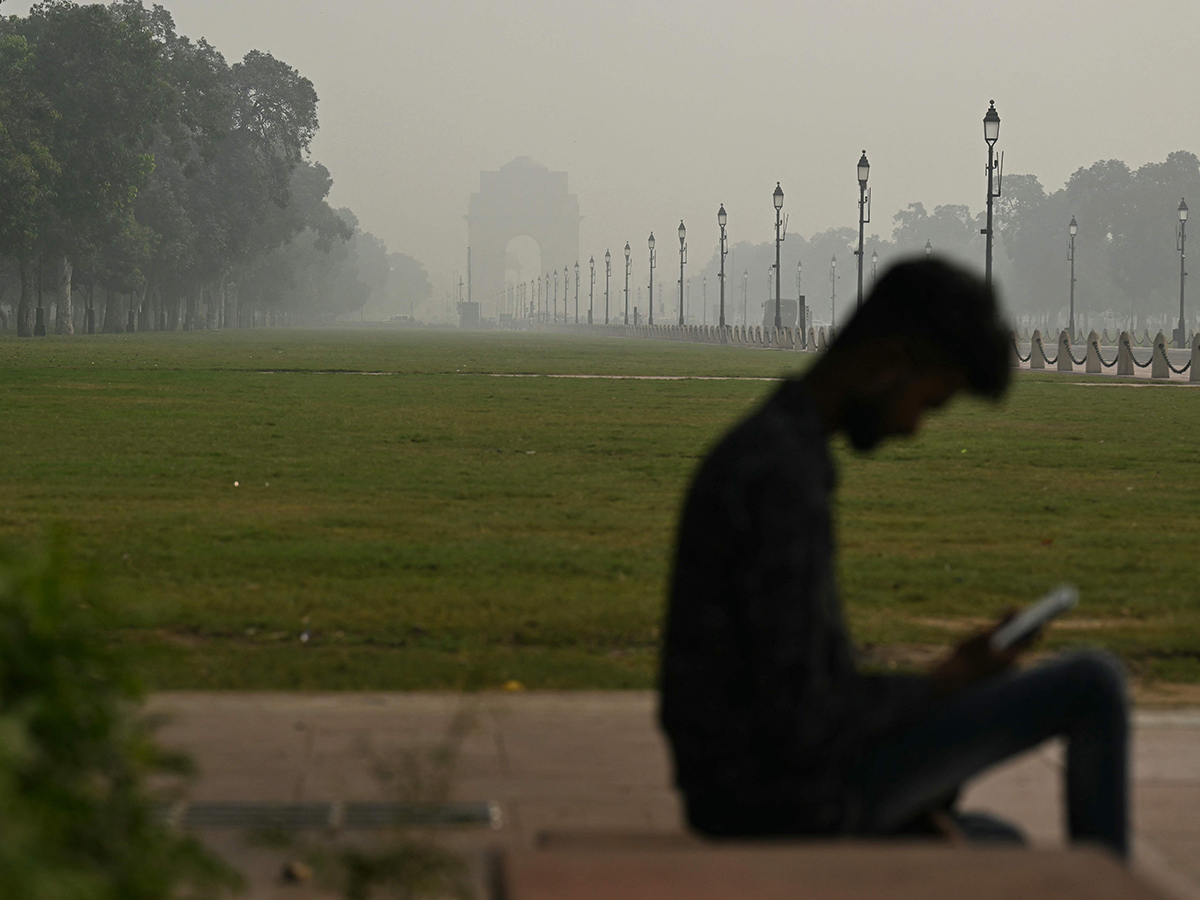 Air pollution amid heavy smoggy in New Delhi4