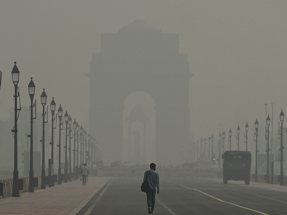 Air pollution amid heavy smoggy in New Delhi6