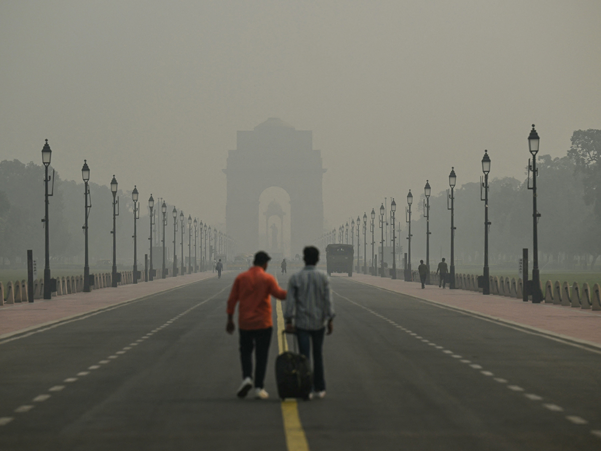 Air pollution amid heavy smoggy in New Delhi7