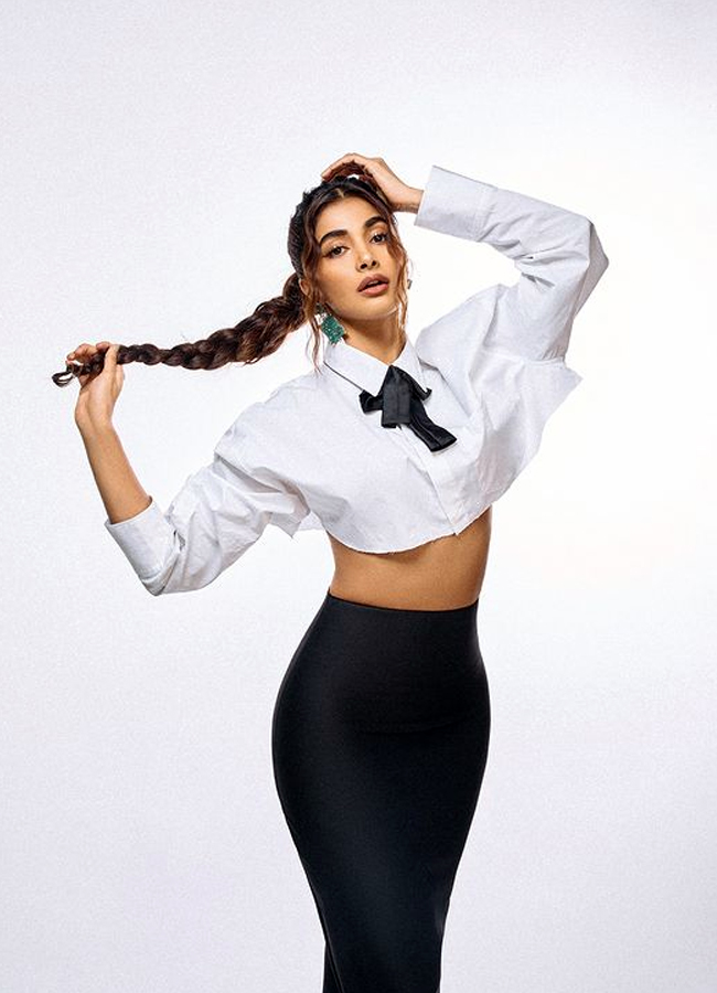  Pooja Hegde Looked As Edgy In A White Crop Top And baggy pants13