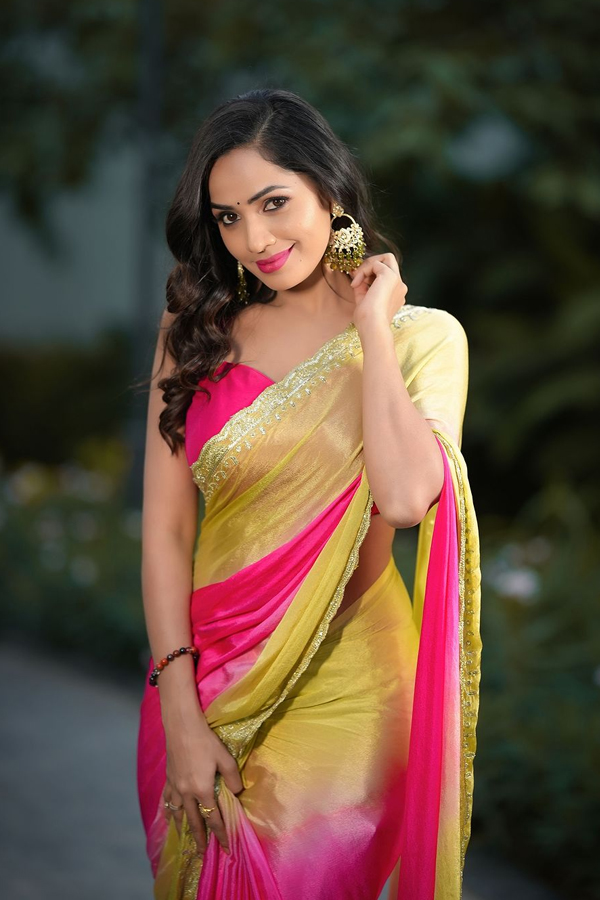 Bigg Boss Telugu Beauty Shobha Shetty Simple Look In Saree12