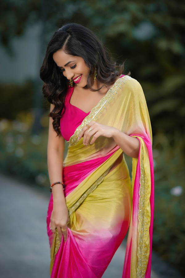 Bigg Boss Telugu Beauty Shobha Shetty Simple Look In Saree7