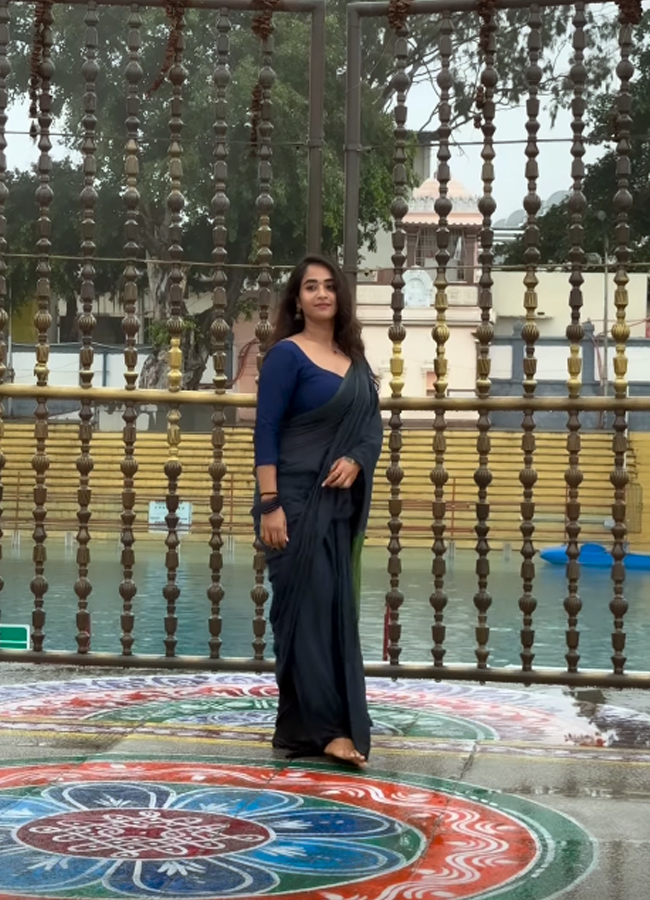 Bigg Boss Harika visits Tirumala with Deepthi and Mehaboob8