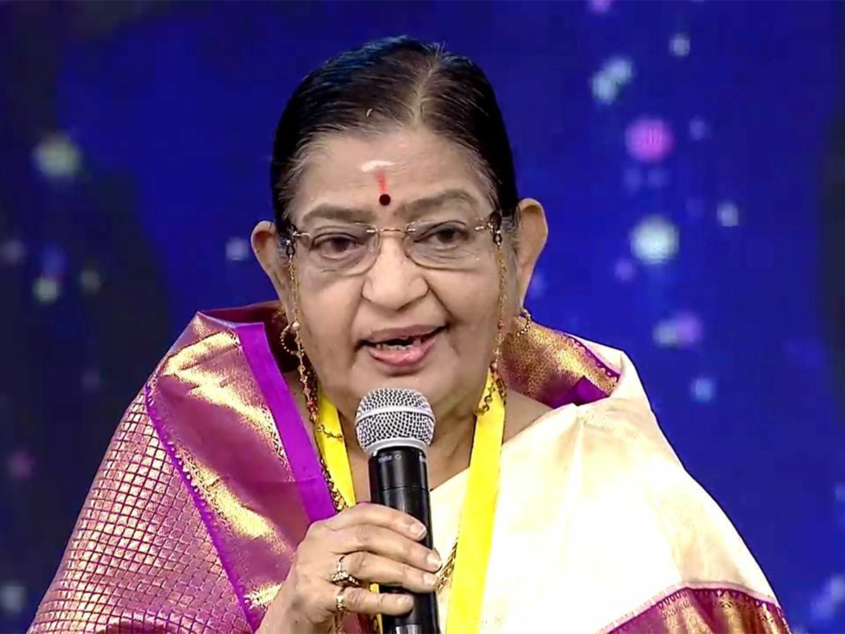 Singer P Susheela Birthday Special Facts Telugu12