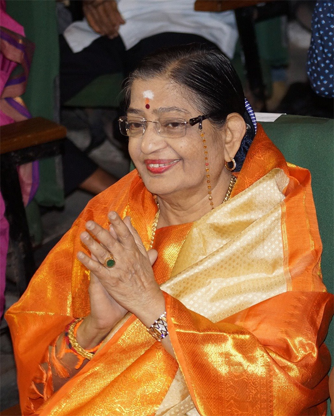 Singer P Susheela Birthday Special Facts Telugu13