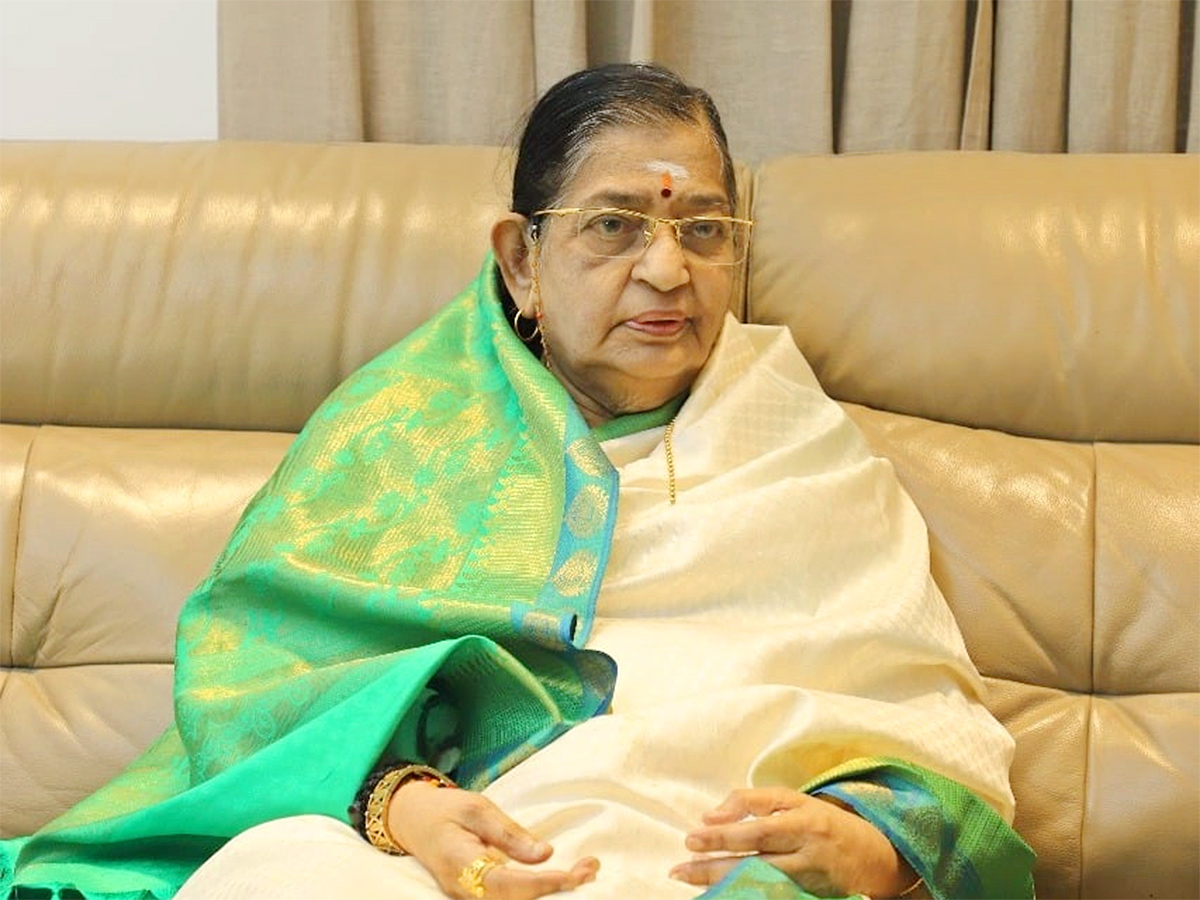 Singer P Susheela Birthday Special Facts Telugu4