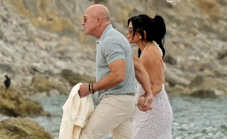 Amazon founder Jeff Bezos and Lauren Sanchez to get married Photos18