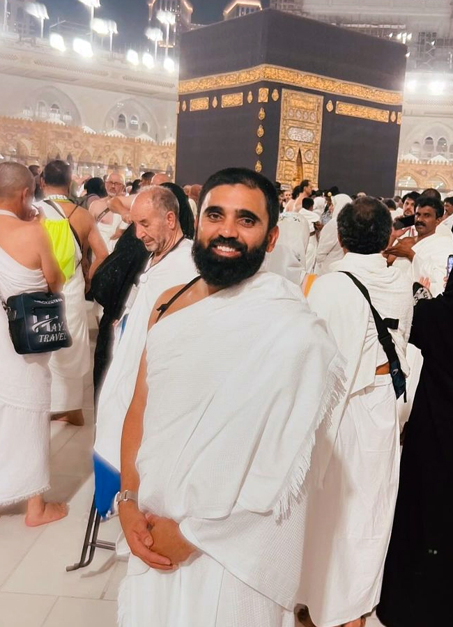 Kiwis cricketer Ajaj Patel visited Makkah2