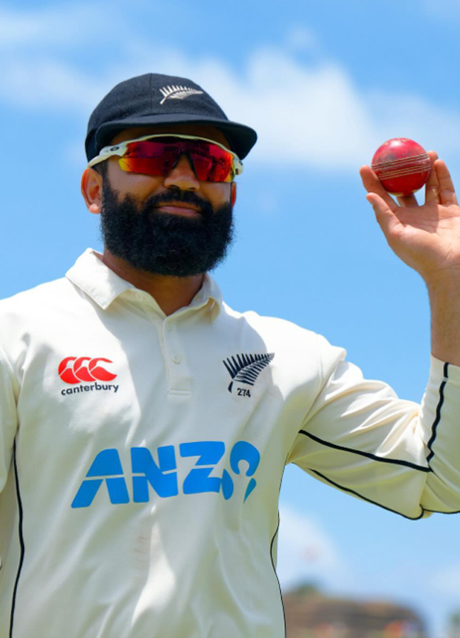 Kiwis cricketer Ajaj Patel visited Makkah12