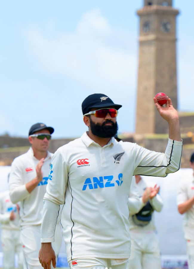 Kiwis cricketer Ajaj Patel visited Makkah13