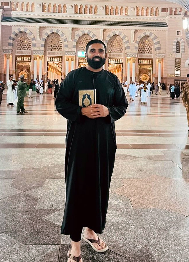 Kiwis cricketer Ajaj Patel visited Makkah3