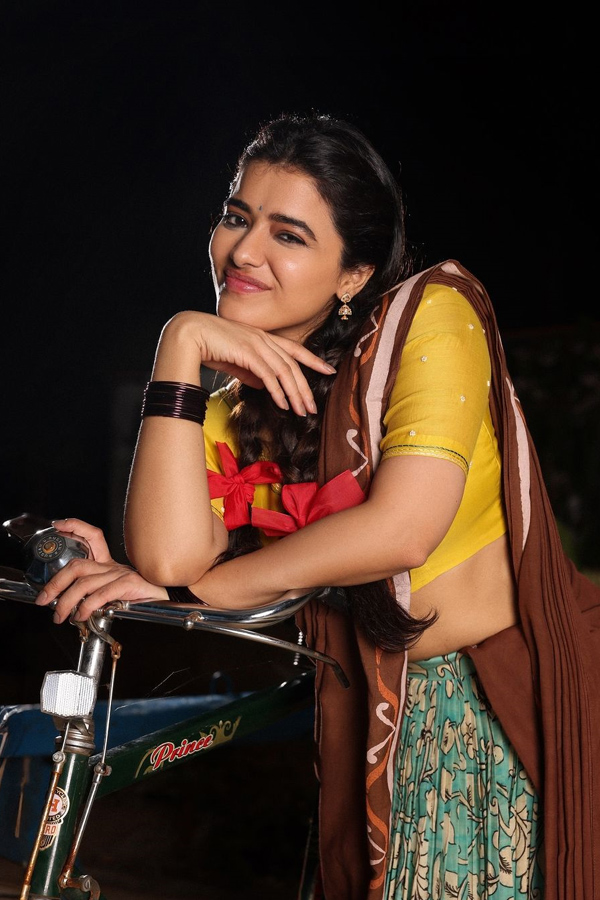 Ketika Sharma New Look On traditional South Indian village girl Photos 21