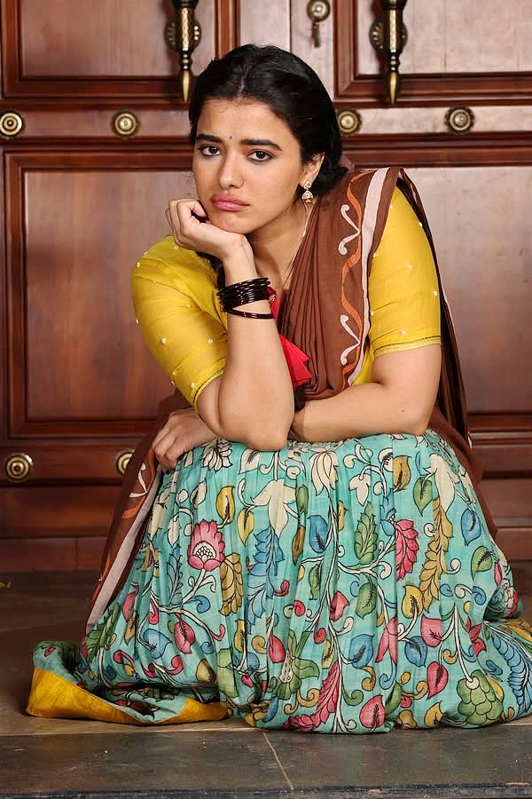 Ketika Sharma New Look On traditional South Indian village girl Photos 7