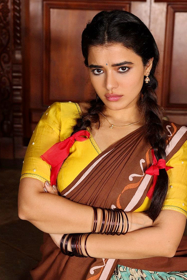 Ketika Sharma New Look On traditional South Indian village girl Photos 9