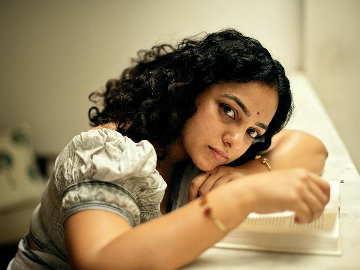 Curly Hair Beauty Nithya Menen Adorable Looks In Saree6