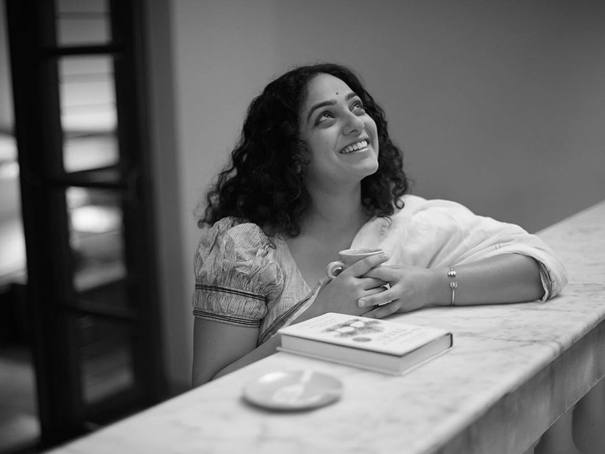 Curly Hair Beauty Nithya Menen Adorable Looks In Saree9