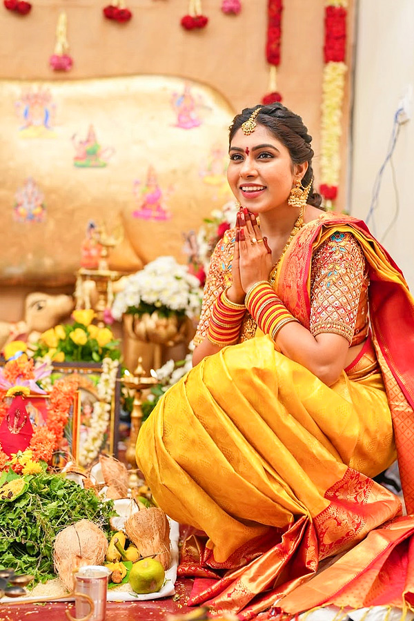 Jabardasth Satya Sri NEW HOUSE WARMING Function photos Goes Viral on Social Media3