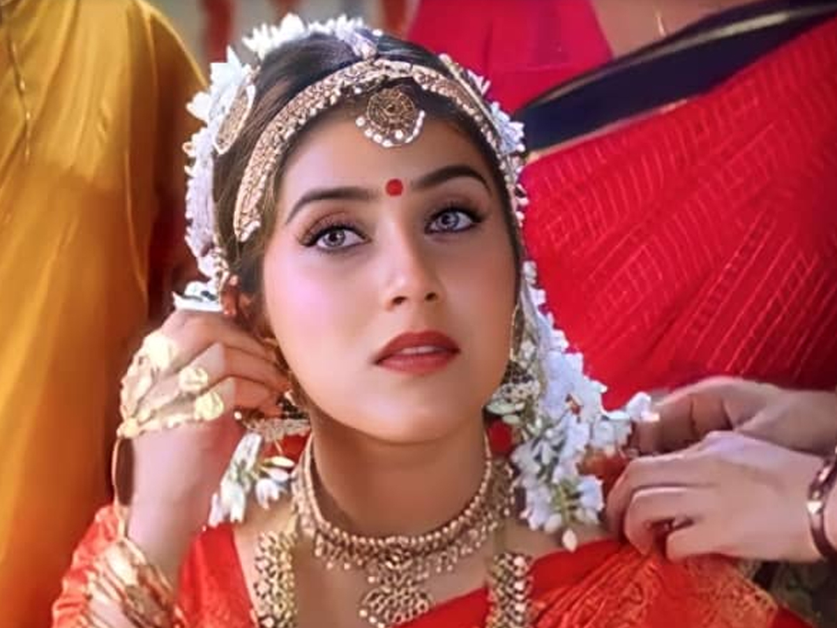 Tollywood Actress Keerthi Reddy Birthday Special Gallery21