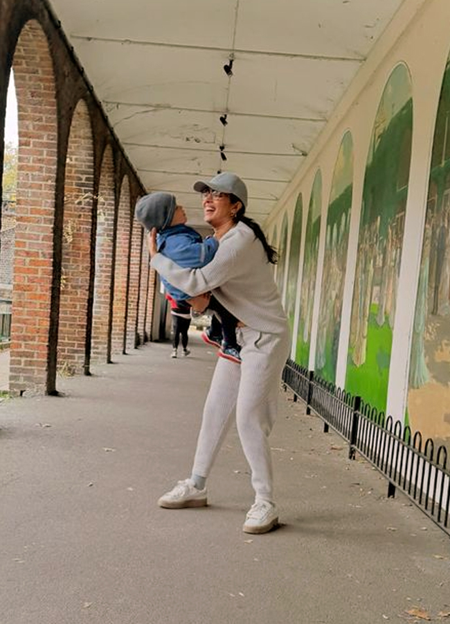 Priyanka Chopra Took Daughter Malti To The Londons Natural History Museum2