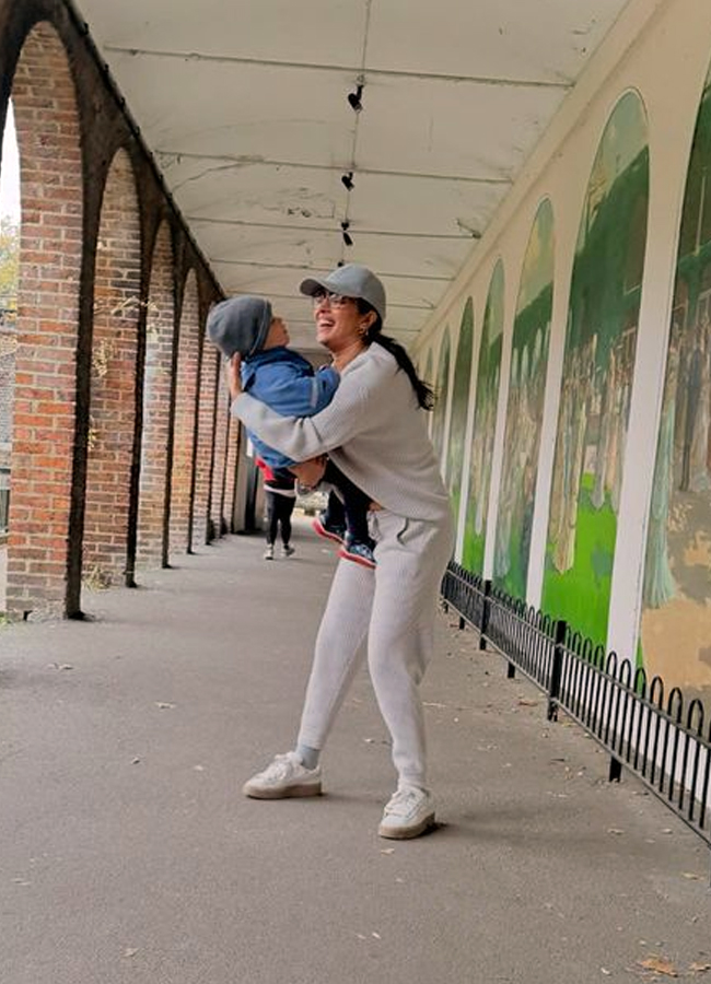 Priyanka Chopra Took Daughter Malti To The Londons Natural History Museum16