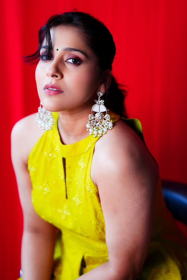 Telugu Anchor Rashmi Gautam Stylish Stills In Yellow Dress2