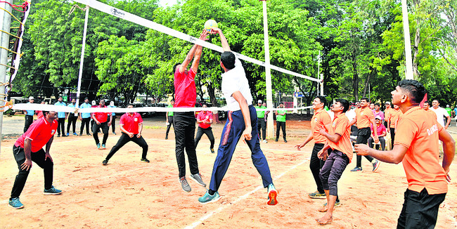 క్రీడా స్ఫూర్తి అలవరచుకోవాలి1