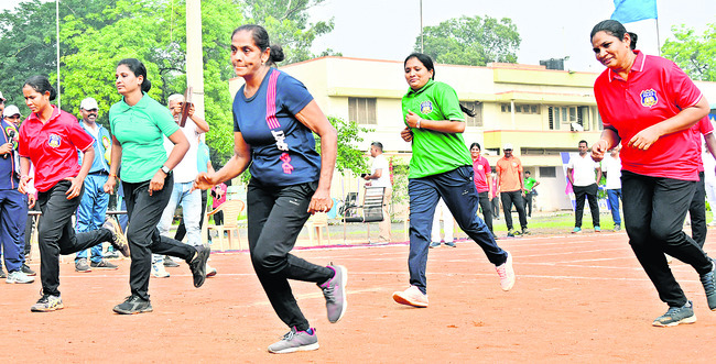 క్రీడా స్ఫూర్తి అలవరచుకోవాలి2