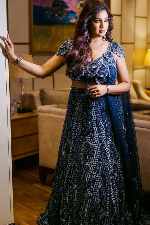 Star Singer Shreya Ghoshal In A Fabulous Fashion Style Photos2