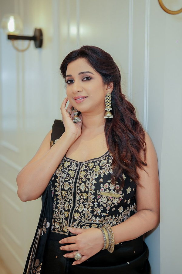 Star Singer Shreya Ghoshal In A Fabulous Fashion Style Photos13