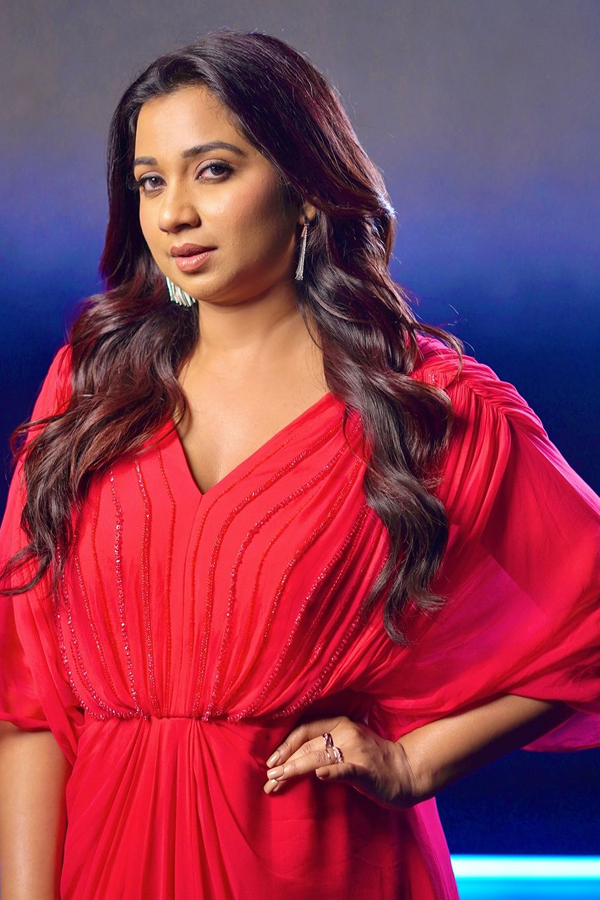 Star Singer Shreya Ghoshal In A Fabulous Fashion Style Photos15