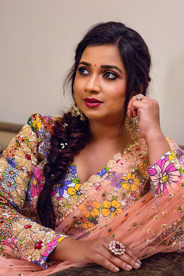 Star Singer Shreya Ghoshal In A Fabulous Fashion Style Photos21