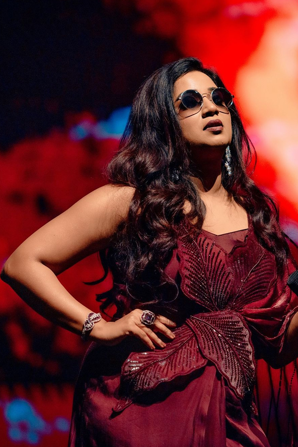 Star Singer Shreya Ghoshal In A Fabulous Fashion Style Photos6