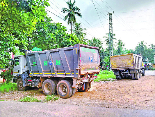 అక్రమార్కుల ర్యాంపువాక్‌!1