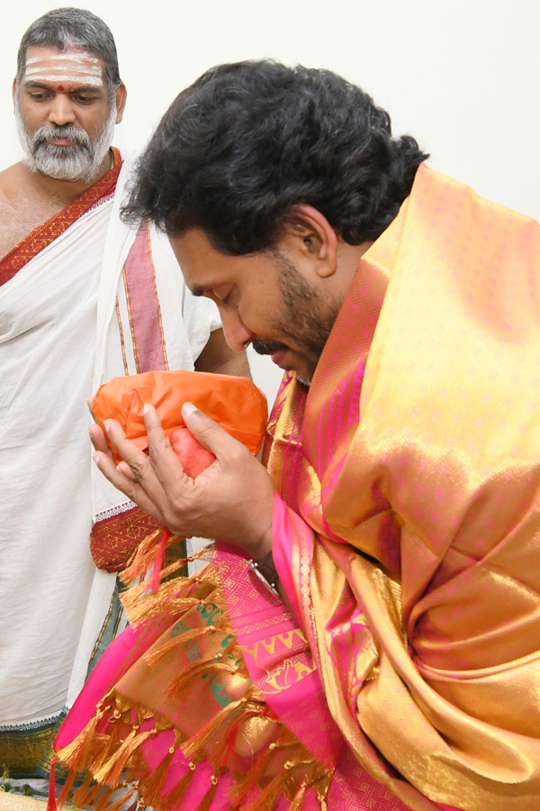 YS Jagan Visit Sri Sringeri Sharada Peetham At Vijayawada Photos3