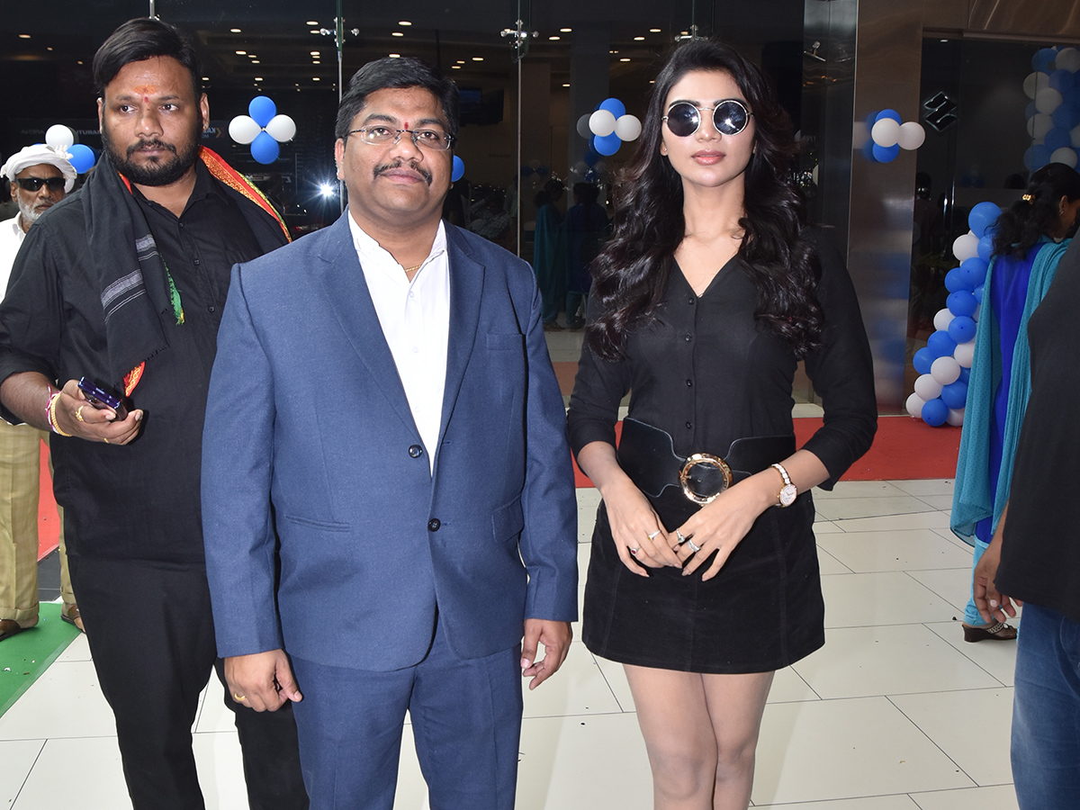 Jabardasth Varsha unveils Dazzling Dzire at Kalyani Motors: Pics7