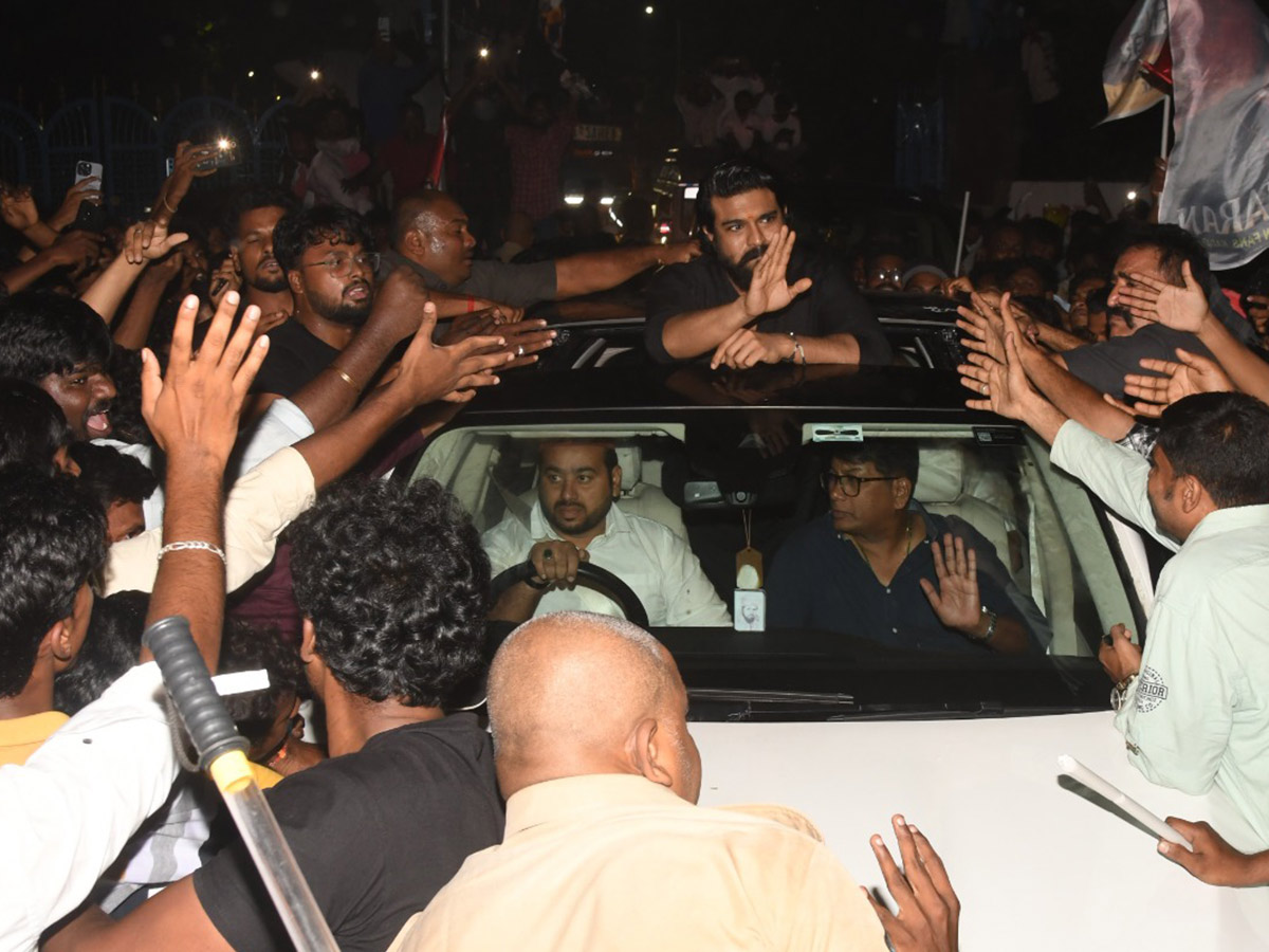 Ram Charan Visits Kadapa Ameen Peer Dargah Photos11