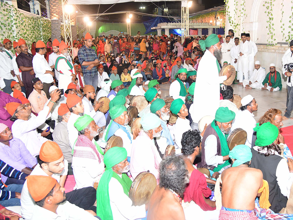 Ram Charan Visits Kadapa Ameen Peer Dargah Photos17