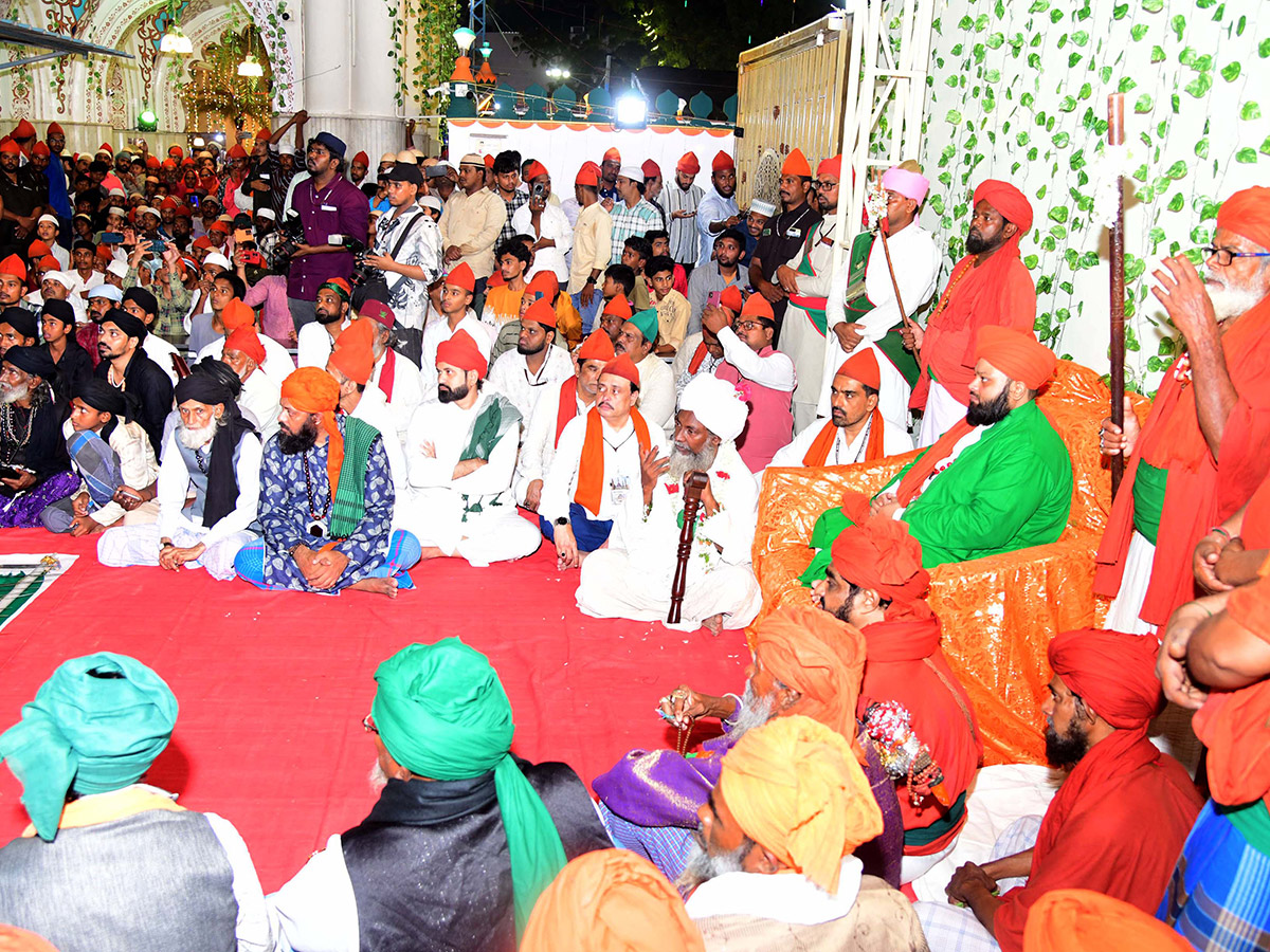 Ram Charan Visits Kadapa Ameen Peer Dargah Photos22