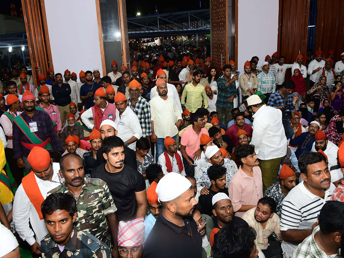 Ram Charan Visits Kadapa Ameen Peer Dargah Photos27