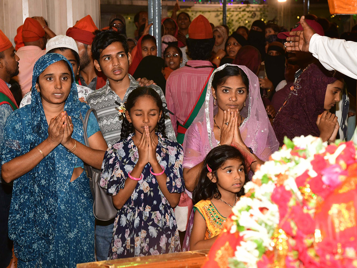 Ram Charan Visits Kadapa Ameen Peer Dargah Photos30