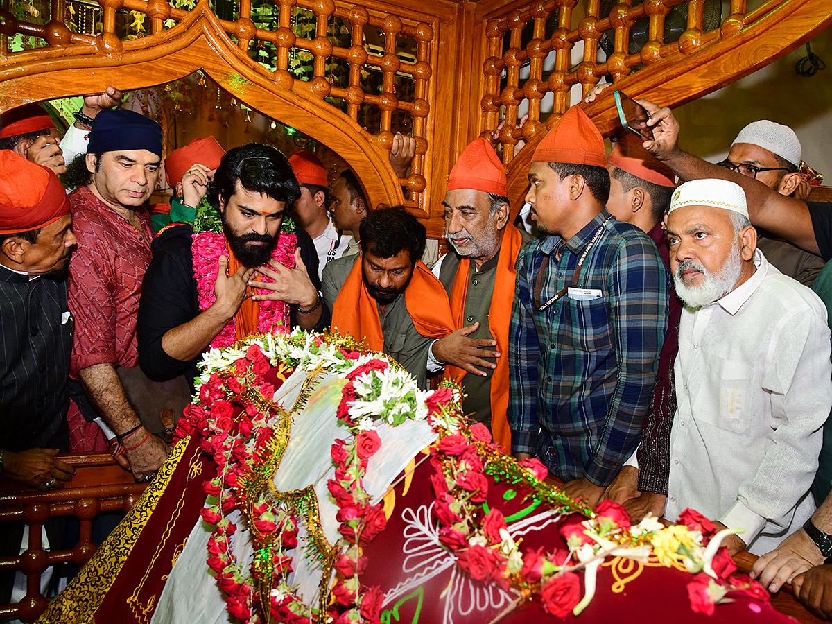 Ram Charan Visits Kadapa Ameen Peer Dargah Photos4