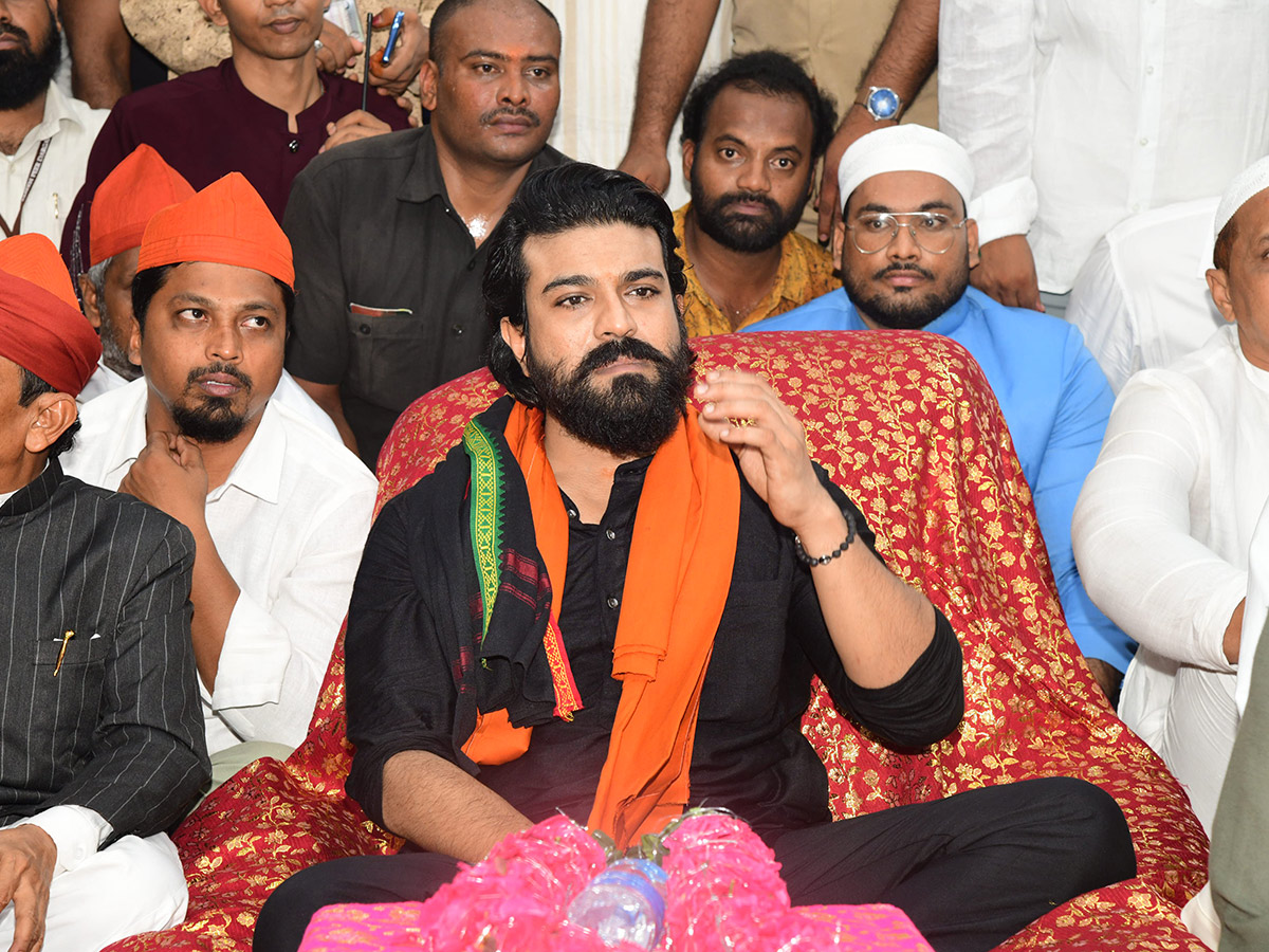 Ram Charan Visits Kadapa Ameen Peer Dargah Photos6