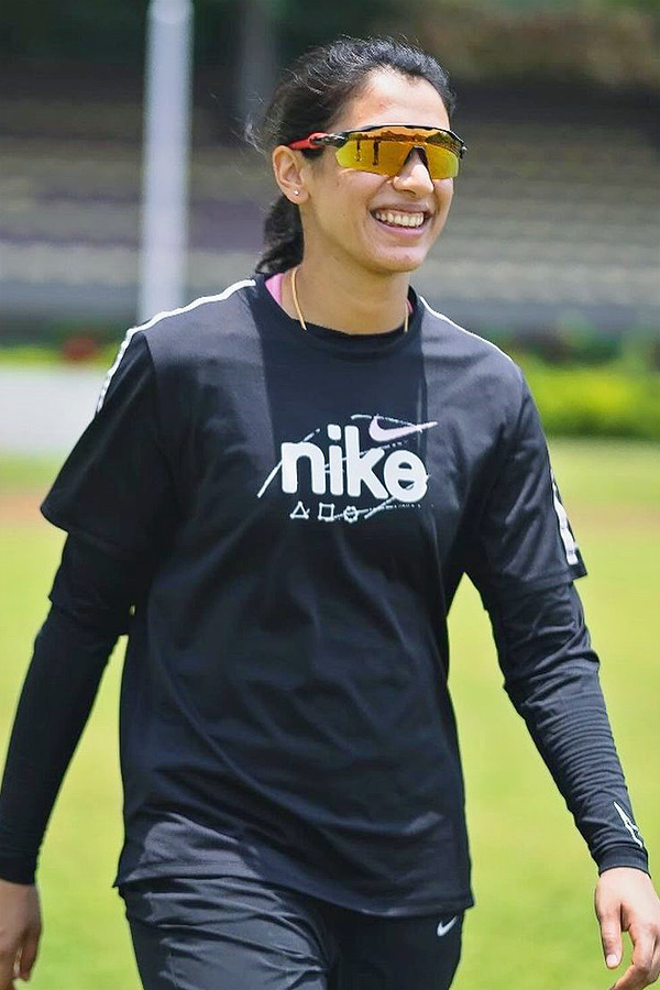 Smriti Mandhana Tried making clay pot Photos Goes Viral on Social Media  19